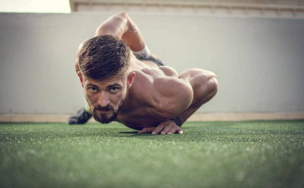 flexiones con una sola mano para entrenar en casa